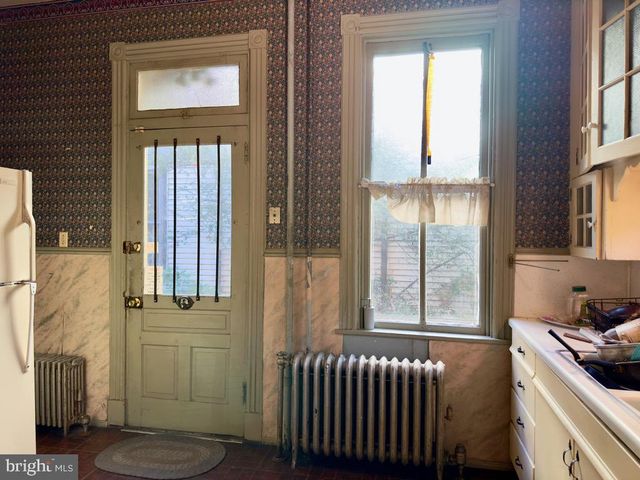 911 E KING ST, Lancaster, PA 17602