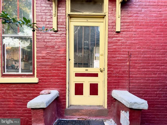 911 E KING ST, Lancaster, PA 17602