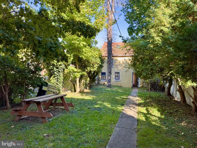 911 E KING ST, Lancaster, PA 17602