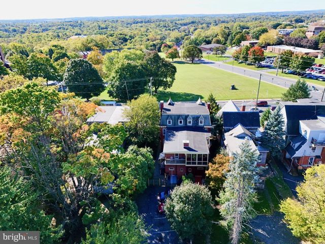 911 E KING ST, Lancaster, PA 17602