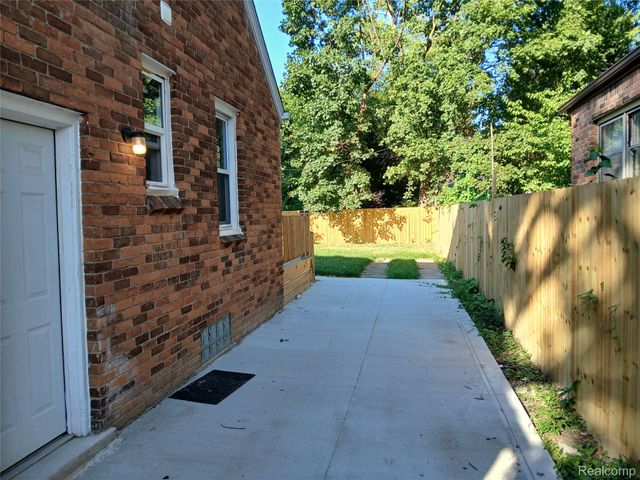 388 Eastlawn Street, Detroit, MI 48215