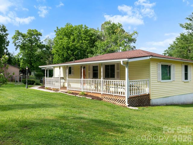 407 Hall Street, Hendersonville, NC 28739