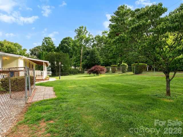 407 Hall Street, Hendersonville, NC 28739