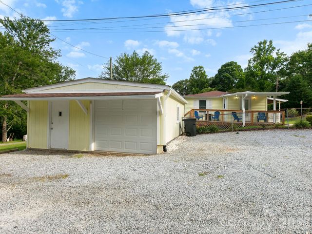 407 Hall Street, Hendersonville, NC 28739