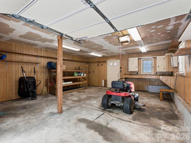 407 Hall Street, Hendersonville, NC 28739