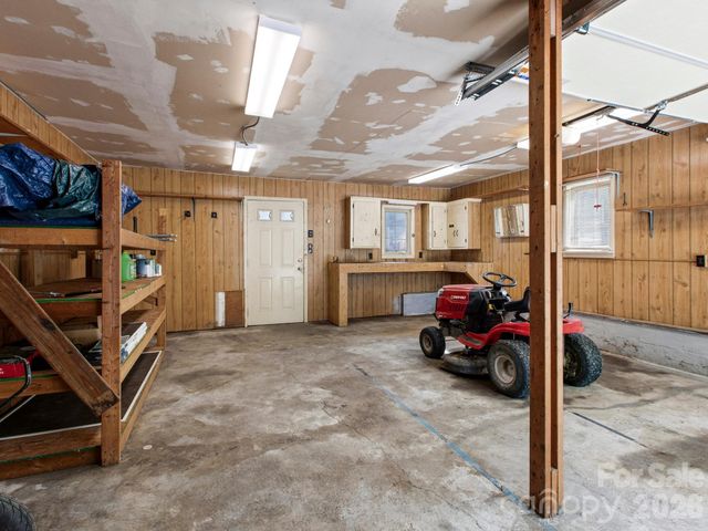 407 Hall Street, Hendersonville, NC 28739