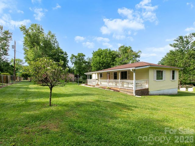 407 Hall Street, Hendersonville, NC 28739