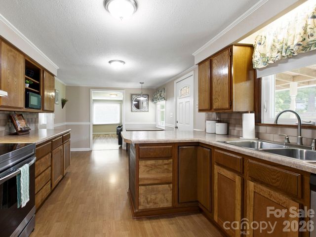 407 Hall Street, Hendersonville, NC 28739