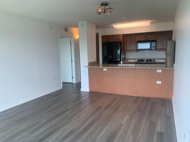 9655 Woods Drive 1208, Skokie, IL 60077