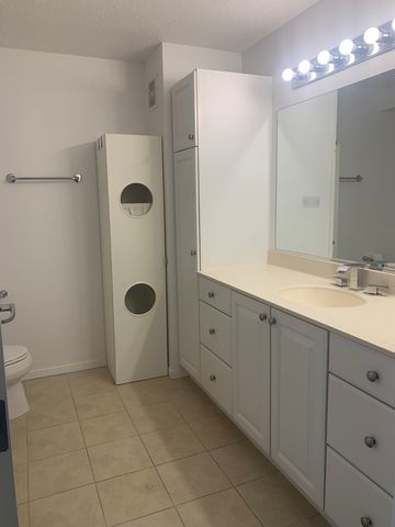 9655 Woods Drive 1208, Skokie, IL 60077