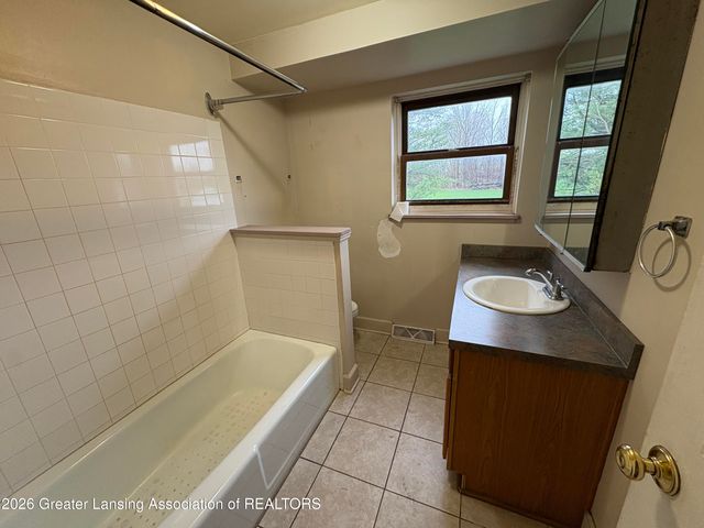 8078 N Hartel Road, Grand Ledge, MI 48837