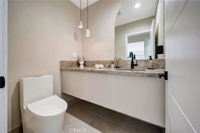 22120 Costanso Street, Woodland Hills, CA 91364