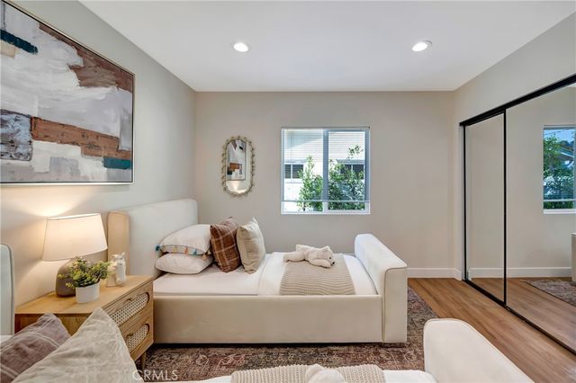 22120 Costanso Street, Woodland Hills, CA 91364