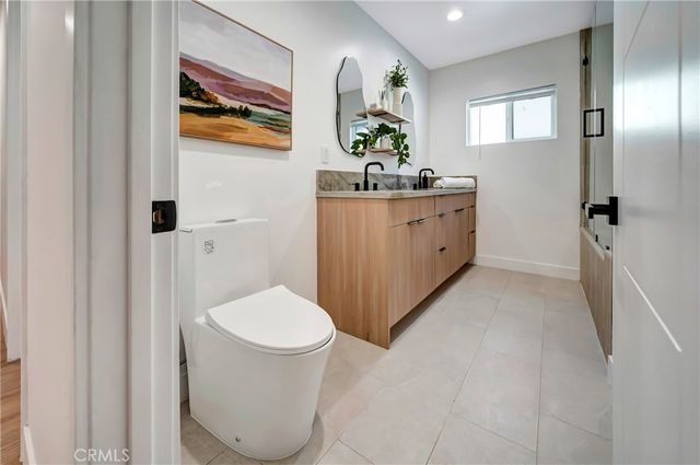 22120 Costanso Street, Woodland Hills, CA 91364