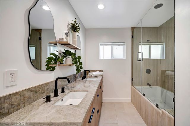 22120 Costanso Street, Woodland Hills, CA 91364