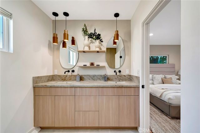 22120 Costanso Street, Woodland Hills, CA 91364