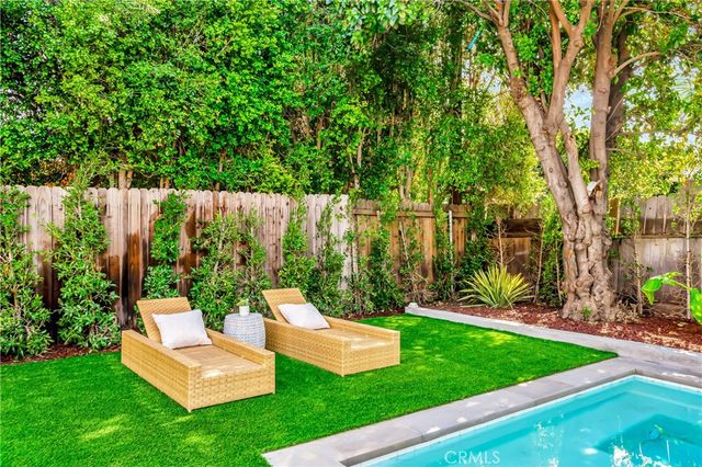 22120 Costanso Street, Woodland Hills, CA 91364