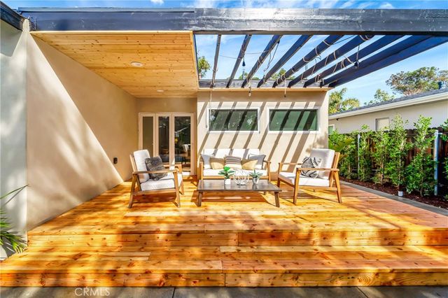 22120 Costanso Street, Woodland Hills, CA 91364