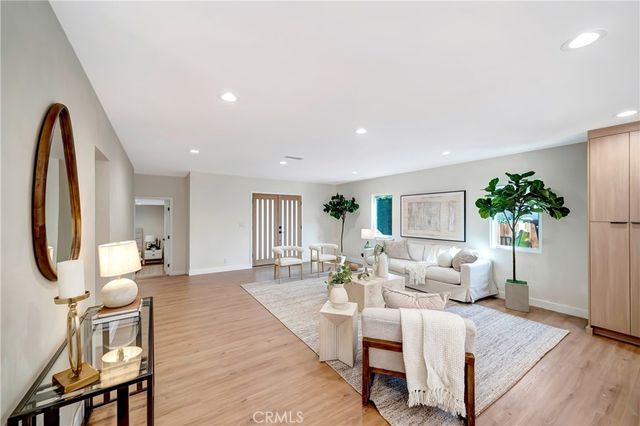 22120 Costanso Street, Woodland Hills, CA 91364