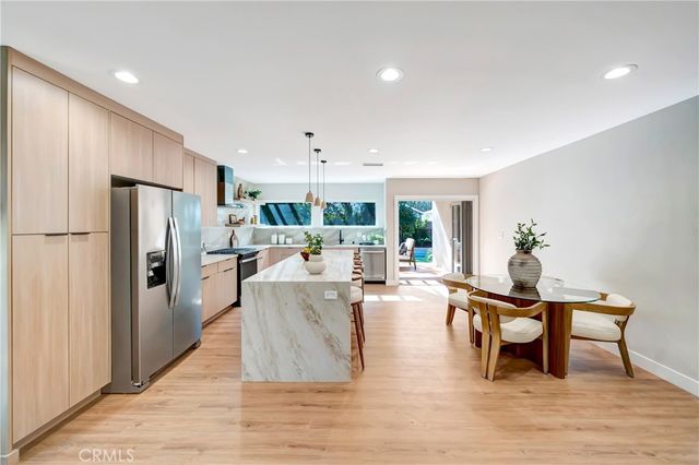 22120 Costanso Street, Woodland Hills, CA 91364