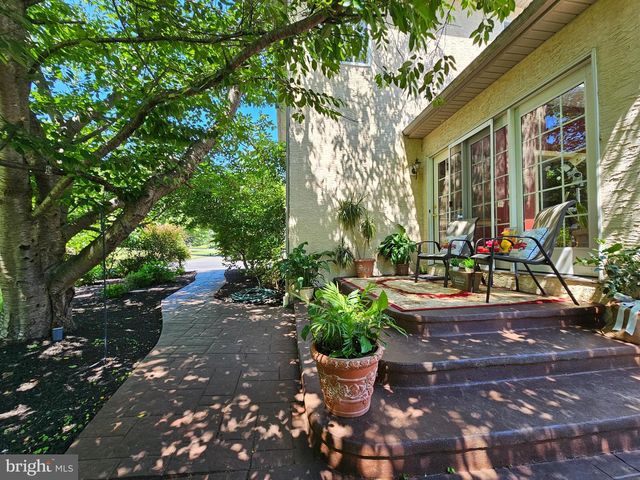 30 MELCHOR DR, Easton, PA 18042