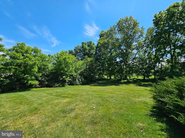 30 MELCHOR DR, Easton, PA 18042