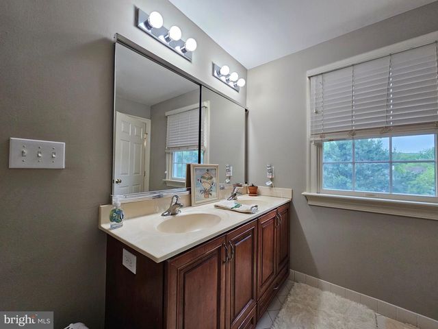 30 MELCHOR DR, Easton, PA 18042