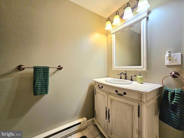 30 MELCHOR DR, Easton, PA 18042