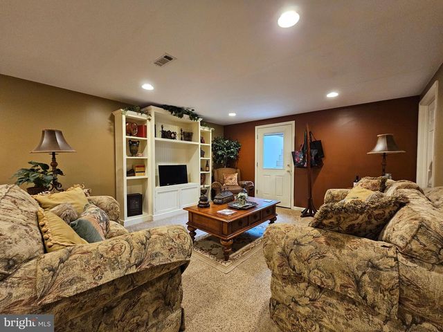 30 MELCHOR DR, Easton, PA 18042