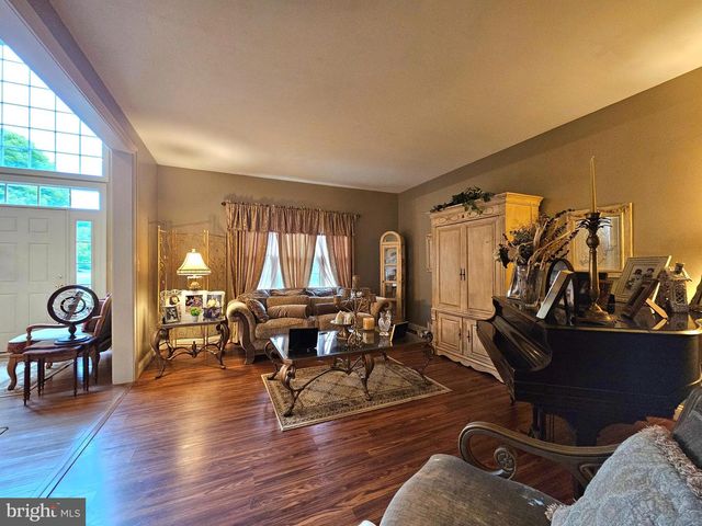 30 MELCHOR DR, Easton, PA 18042
