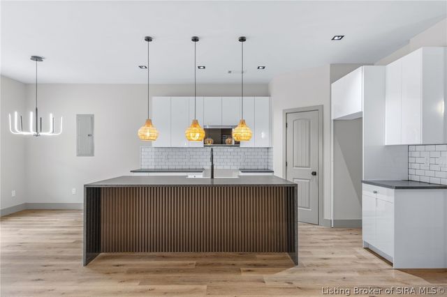 7725 NE Greenbrier Road, Georgetown, IN 47122