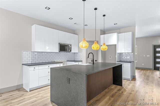 7725 NE Greenbrier Road, Georgetown, IN 47122