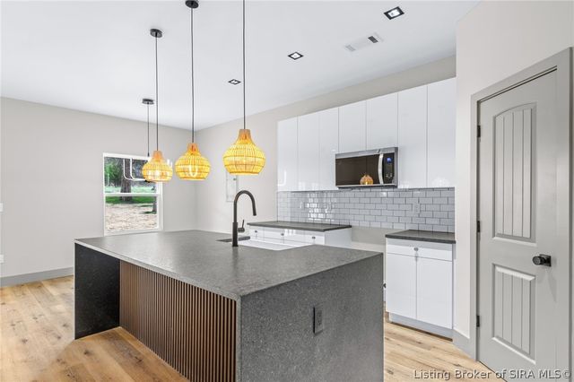 7725 NE Greenbrier Road, Georgetown, IN 47122