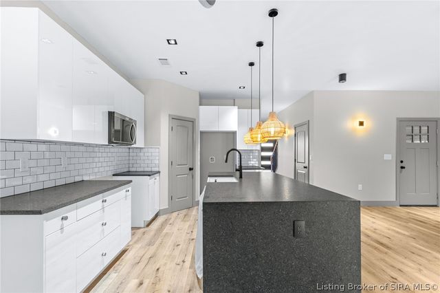 7725 NE Greenbrier Road, Georgetown, IN 47122