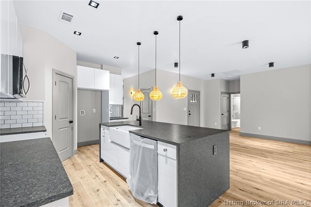 7725 NE Greenbrier Road, Georgetown, IN 47122