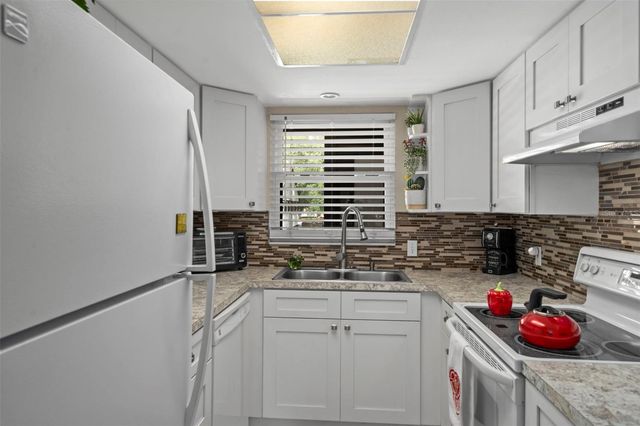 4101 PASSPORT LANE 202, New Port Richey, FL 34653