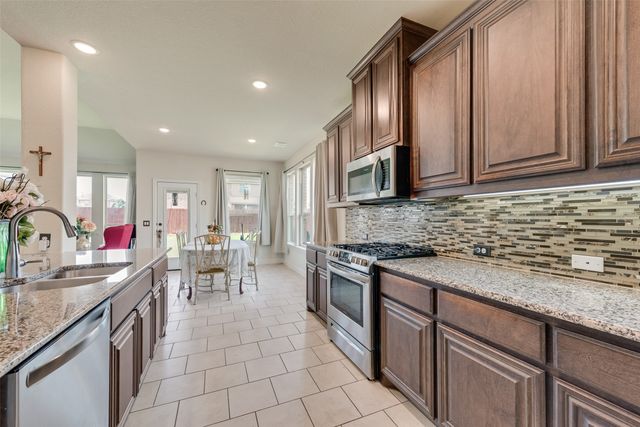 1017 Vista Lane, Desoto, TX 75115