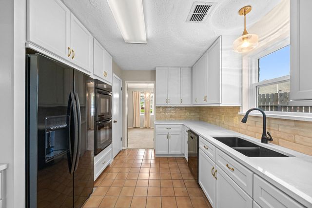 10214 Huntington View Drive, Houston, TX 77099