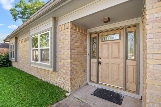 10214 Huntington View Drive, Houston, TX 77099