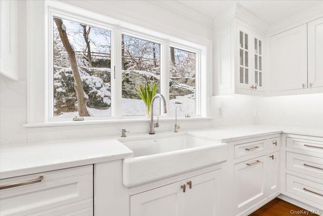 14 Eagles Bluff, Rye Brook, NY 10573