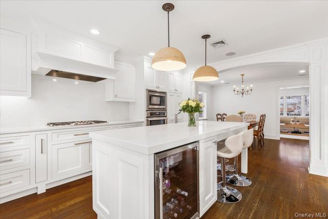 14 Eagles Bluff, Rye Brook, NY 10573