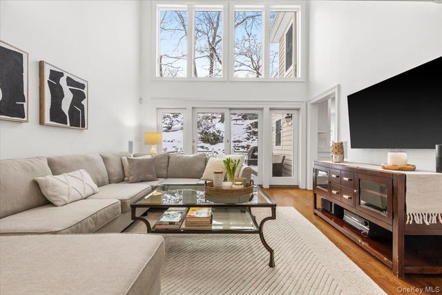 14 Eagles Bluff, Rye Brook, NY 10573