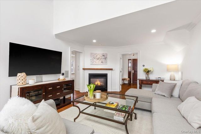 14 Eagles Bluff, Rye Brook, NY 10573