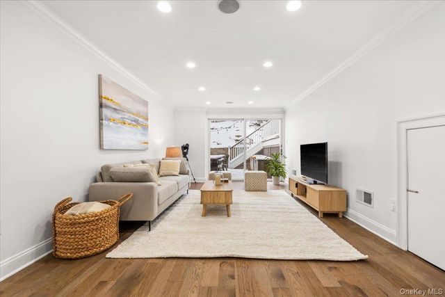 14 Eagles Bluff, Rye Brook, NY 10573