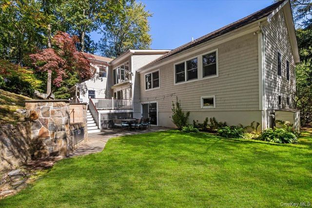 14 Eagles Bluff, Rye Brook, NY 10573