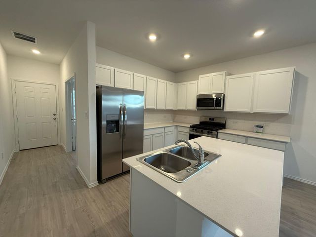 499 Avre LOOP, Kyle, TX 78640