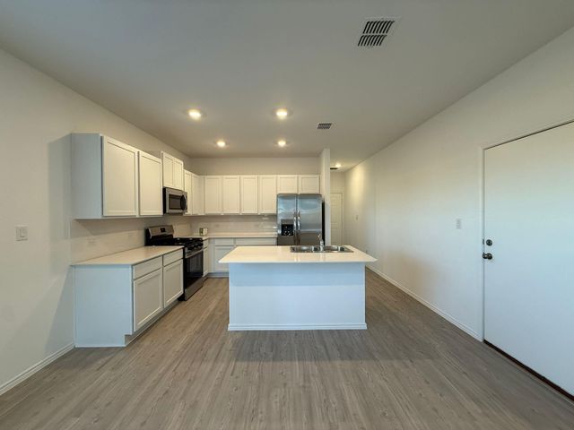 499 Avre LOOP, Kyle, TX 78640