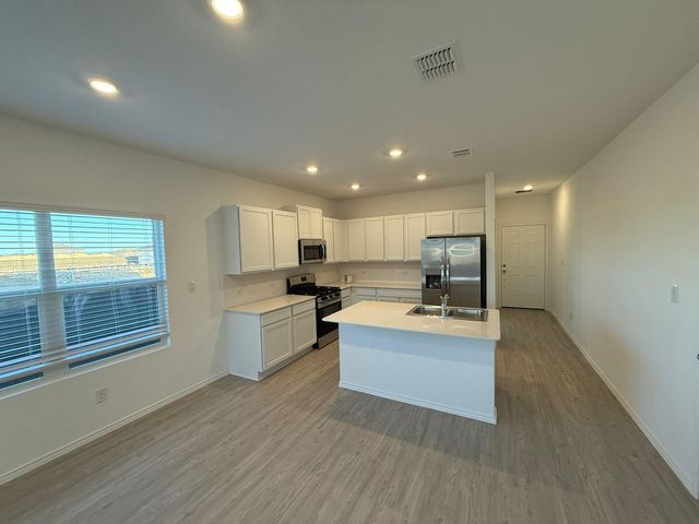 499 Avre LOOP, Kyle, TX 78640