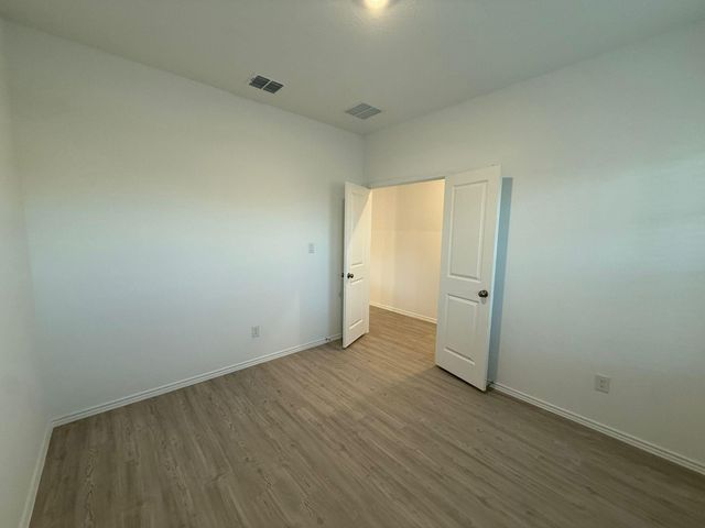 499 Avre LOOP, Kyle, TX 78640