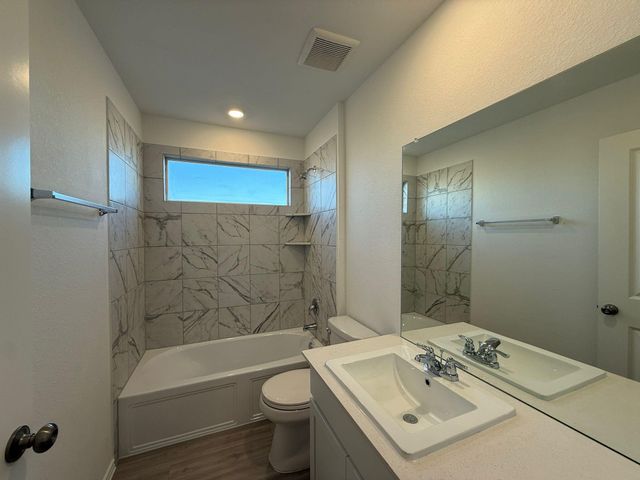 499 Avre LOOP, Kyle, TX 78640